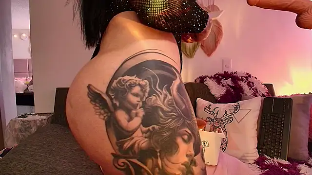 Claiborne Morris online show from November 30, 6:23 pm