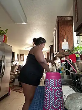 Snapshot of 1n0nlythroat chatting on September 21, 5:25 pm 1n0nlythroat online show from September 21, 5:25 pm