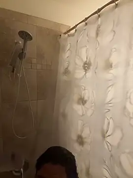 Snapshot of 1n0nlythroat chatting on October 30, 2:57 am 1n0nlythroat online show from October 30, 2:57 am