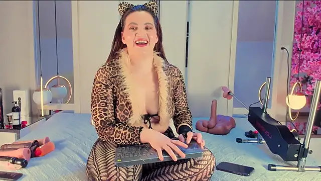 Snapshot of JuliaDavis_1 chatting on February 24, 4:43 am JuliaDavis 1 online show from February 24, 4:43 am