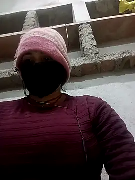 USER-MAYA online show from December 5, 4:36 pm