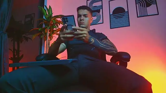 ALPHA DOMINUS  online show from March 28, 4:01 am