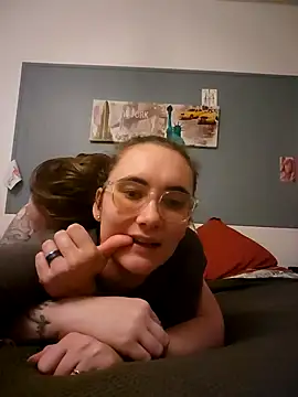 Snapshot of AndHerXO chatting on February 1, 9:02 pm AndHerXO online show from February 1, 9:02 pm