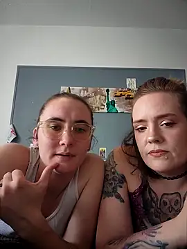 Snapshot of AndHerXO chatting on February 6, 12:52 pm AndHerXO online show from February 6, 12:52 pm