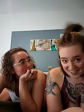 Snapshot of AndHerXO chatting on February 9, 12:53 pm AndHerXO online show from February 9, 12:53 pm