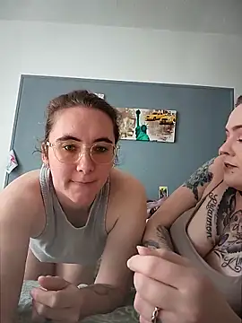 AndHerXO online show from March 6, 12:01 pm