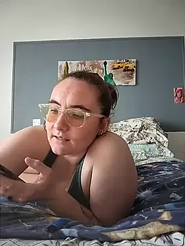 AndHerXO online show from May 7, 11:37 am