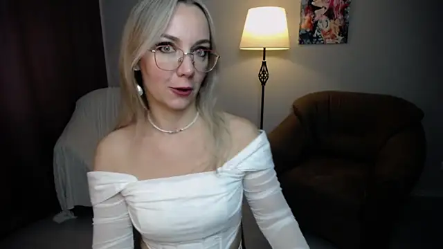 Snapshot of Ava_Elior chatting on September 28, 10:20 am Ava Elior online show from September 28, 10:20 am