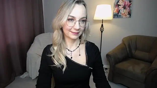 Snapshot of Ava_Elior chatting on October 9, 9:40 am Ava Elior online show from October 9, 9:40 am