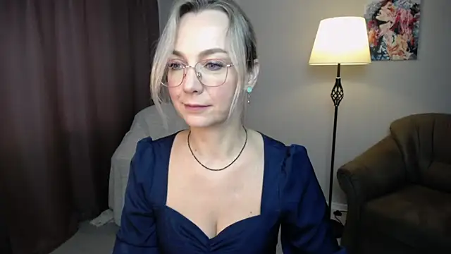 Snapshot of Ava_Elior chatting on October 10, 9:41 am Ava Elior online show from October 10, 9:41 am