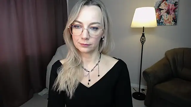 Snapshot of Ava_Elior chatting on October 11, 9:41 am Ava Elior online show from October 11, 9:41 am