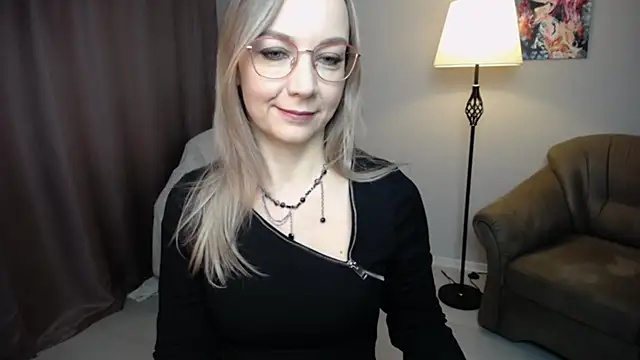 Snapshot of Ava_Elior chatting on October 18, 9:32 am Ava Elior online show from October 18, 9:32 am