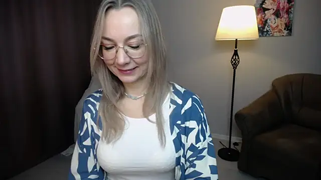 Snapshot of Ava_Elior chatting on October 19, 6:03 am Ava Elior online show from October 19, 6:03 am