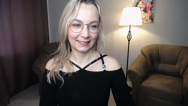 Ava Elior online show from May 13, 10:01 am