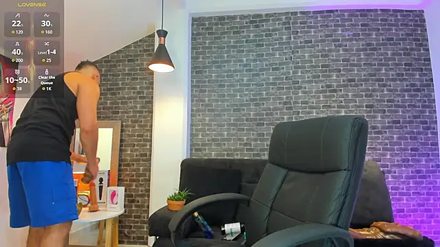 connorsmiith online show from September 28, 12:38 am