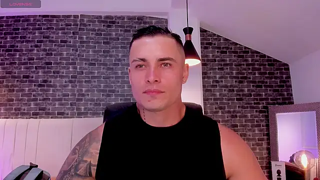 connorsmiith online show from March 28, 11:37 pm