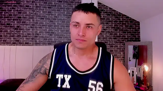 connorsmiith online show from March 30, 11:28 pm