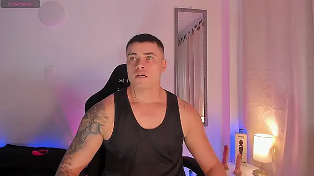 connorsmiith online show from May 18, 10:37 pm
