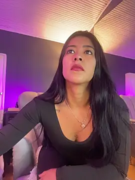 BellaFernandez   online show from May 20, 1:28 pm