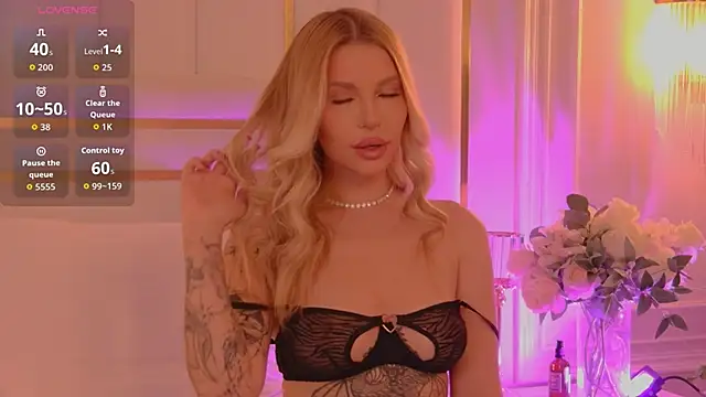 Snapshot of AriellaMelo chatting on October 14, 6:03 am AriellaMelo online show from October 14, 6:03 am