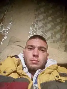 Snapshot of Kisszivacs chatting on April 4, 11:57 pm Kisszivacs online show from April 4, 11:57 pm