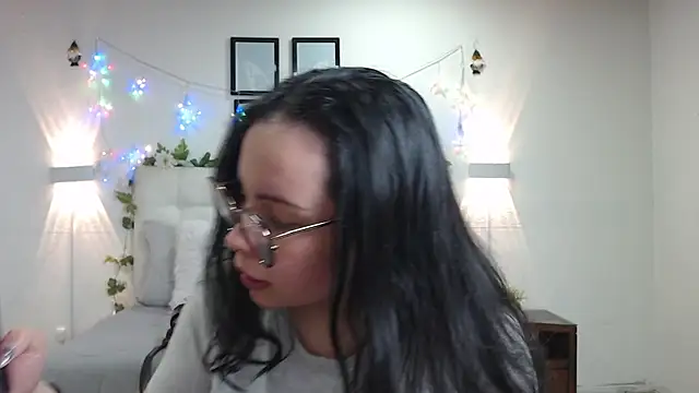 Megan 05  online show from May 19, 7:31 pm