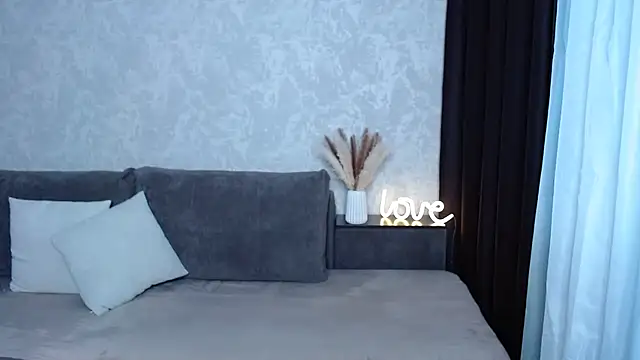 IrisJones online show from September 26, 10:30 am