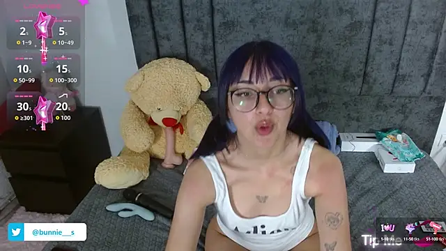 Snapshot of Littlee_Bunny_ chatting on October 15, 10:37 am Littlee Bunny online show from October 15, 10:37 am