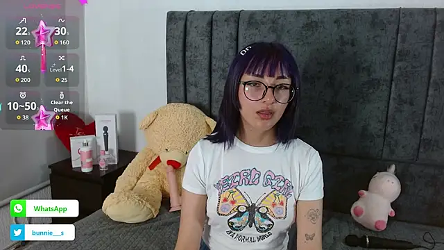 Snapshot of Littlee_Bunny_ chatting on October 27, 10:41 am Littlee Bunny online show from October 27, 10:41 am