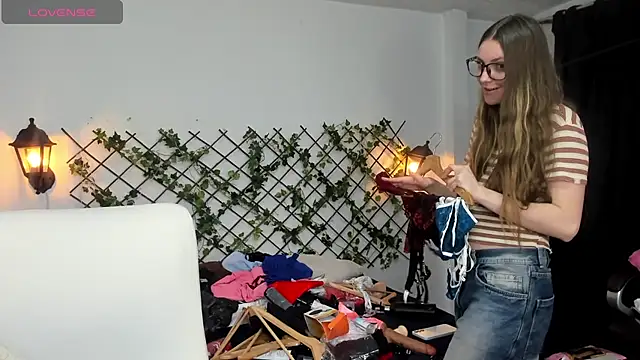 velvet  moon online show from March 13, 3:57 am