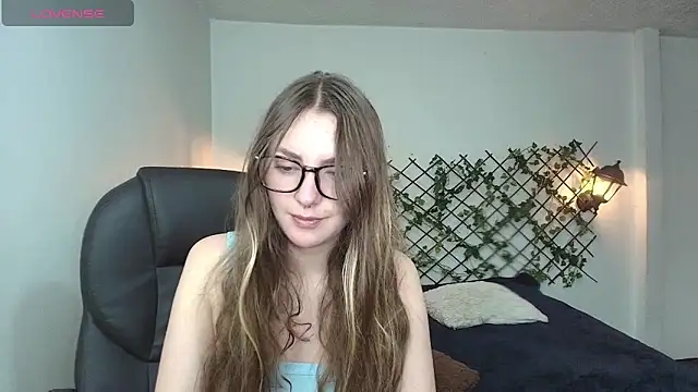 velvet  moon online show from March 17, 12:26 am