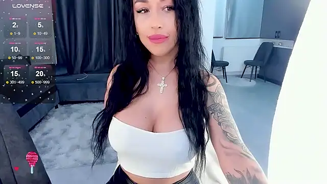 Snapshot of oh_julya chatting on February 4, 7:22 pm oh julya online show from February 4, 7:22 pm