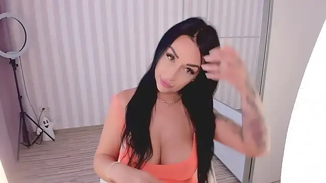 Snapshot of oh_julya chatting on October 23, 12:15 pm oh julya online show from October 23, 12:15 pm