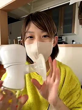 Snapshot of usako_2025 chatting on October 29, 5:10 am usako 2025 online show from October 29, 5:10 am