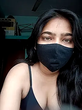 Snapshot of Snehabeauti chatting on March 8, 5:00 am Snehabeauti online show from March 8, 5:00 am