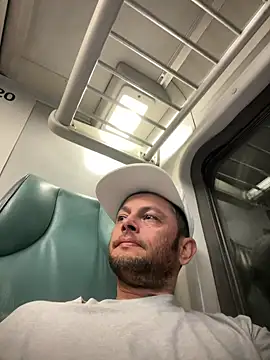 Snapshot of Carlosmauricio123 chatting on April 8, 12:43 am Carlosmauricio123 online show from April 8, 12:43 am