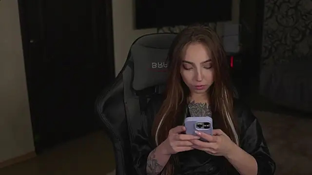 Snapshot of lis_silver chatting on November 12, 11:21 am lis silver online show from November 12, 11:21 am