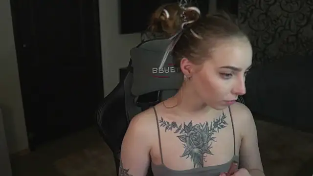 Snapshot of lis_silver chatting on November 23, 6:52 pm lis silver online show from November 23, 6:52 pm