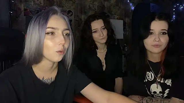 Snapshot of lis_silver chatting on July 4, 6:25 pm lis silver online show from July 4, 6:25 pm