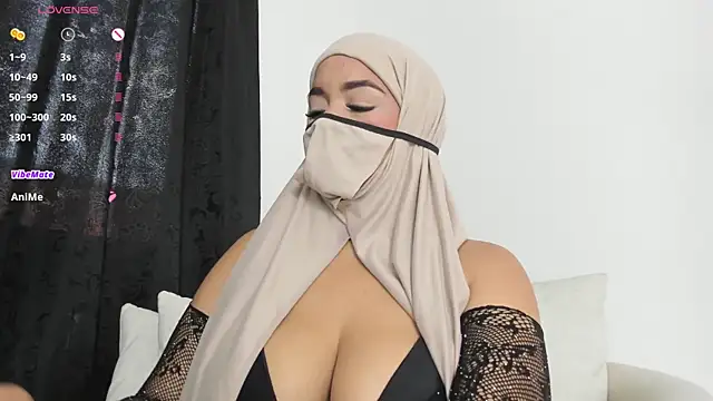 Snapshot of thaira_aly chatting on October 28, 9:50 pm thaira aly online show from October 28, 9:50 pm