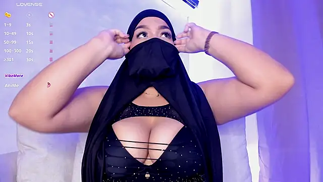 Snapshot of thaira_aly chatting on June 28, 12:05 am thaira aly online show from June 28, 12:05 am