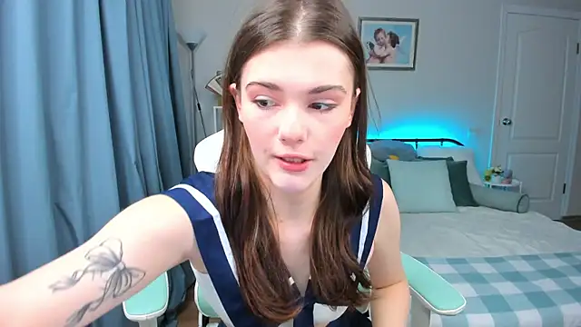 Zoe Vee online show from September 26, 3:10 am