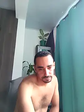 stivenlujan69 online show from December 18, 3:07 pm