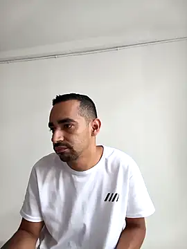 Snapshot of stivenlujan69 chatting on April 15, 8:31 pm stivenlujan69 online show from April 15, 8:31 pm