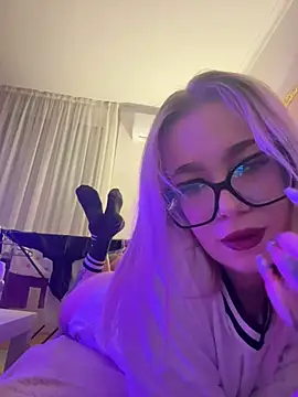 Snapshot of marnemzavar444 chatting on March 5, 9:22 pm marnemzavar444 online show from March 5, 9:22 pm