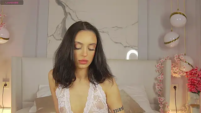 AdoraCortes online show from October 8, 5:05 am