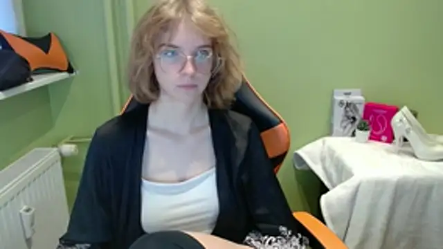 Snapshot of juicyPenny chatting on November 20, 7:30 am juicyPenny online show from November 20, 7:30 am