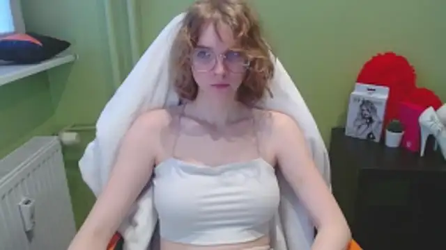 Snapshot of juicyPenny chatting on December 3, 8:00 am juicyPenny online show from December 3, 8:00 am