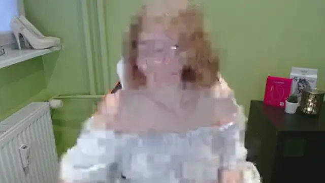 Snapshot of juicyPenny chatting on December 18, 7:36 am juicyPenny online show from December 18, 7:36 am