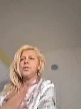 Snapshot of milfevapeccato chatting on November 7, 1:38 am milfevapeccato online show from November 7, 1:38 am